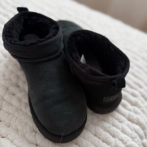 Black ultra mini Uggs